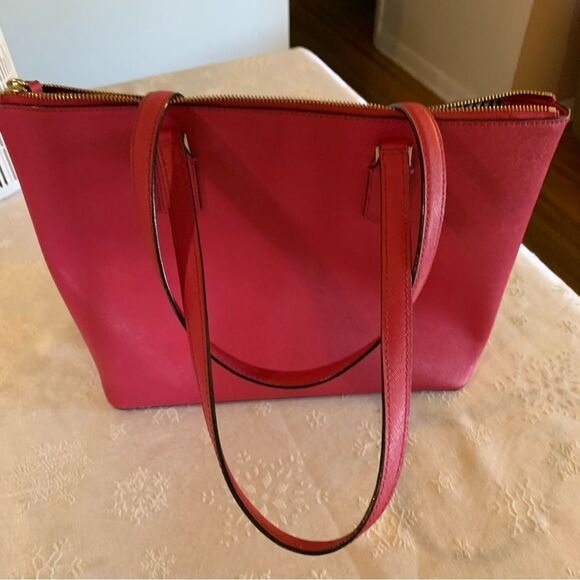 Kate Spade Fuschia Leather Trapezoid Tote Handbag Shoulder Bag spot on bottom - Picture 4 of 11